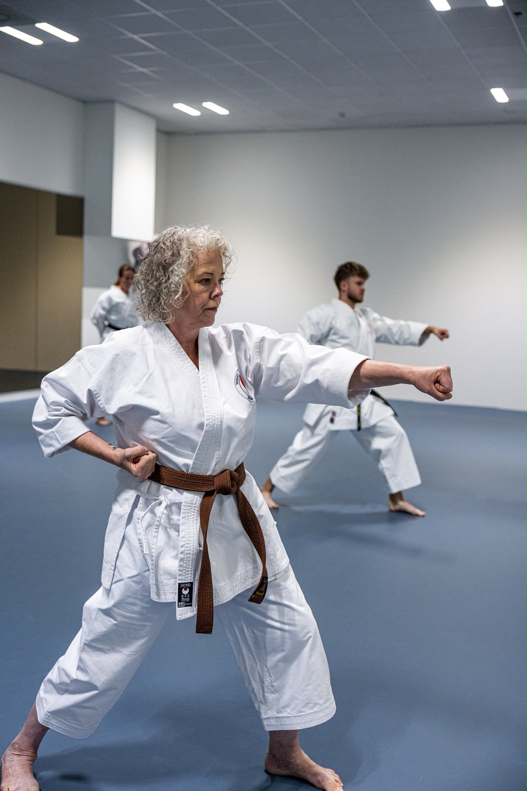 Karateka tijdens een techniektraining